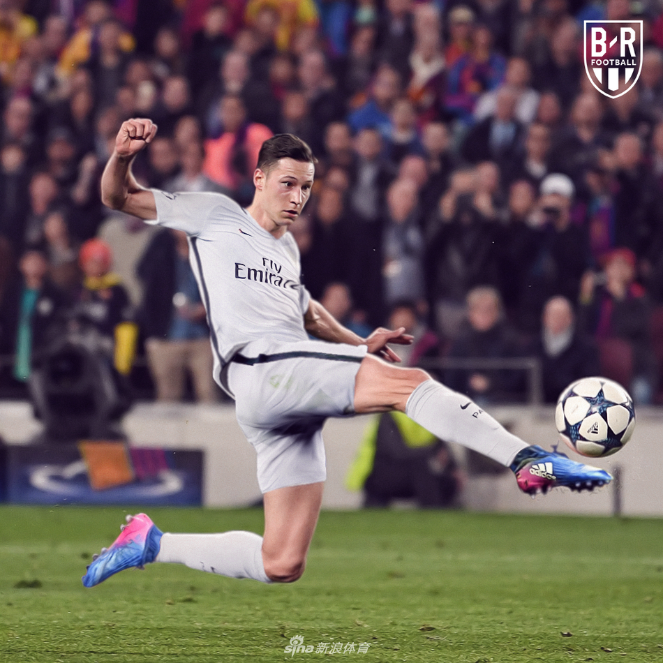 巴黎众将围成一圈激情庆祝，他们的咆哮与看台上涌入的巴萨球迷的落寞眼神形成鲜明对比，仿佛整个诺坎普都在为这支铁军的胜利而颤栗。