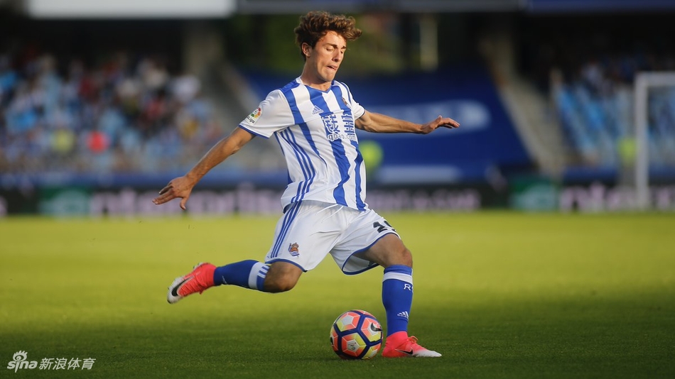 右后卫：奥德里奥索拉（4000万）