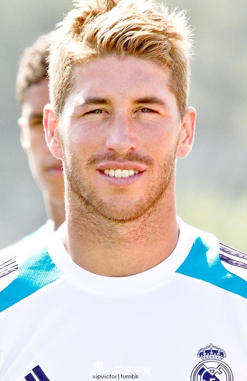 时尚达人！这些年拉莫斯换过的发型