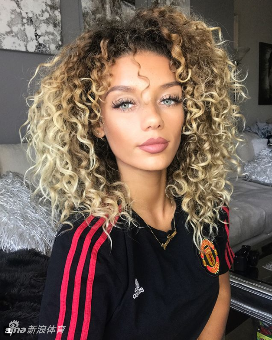 曼联大将绯闻女友火辣私房照