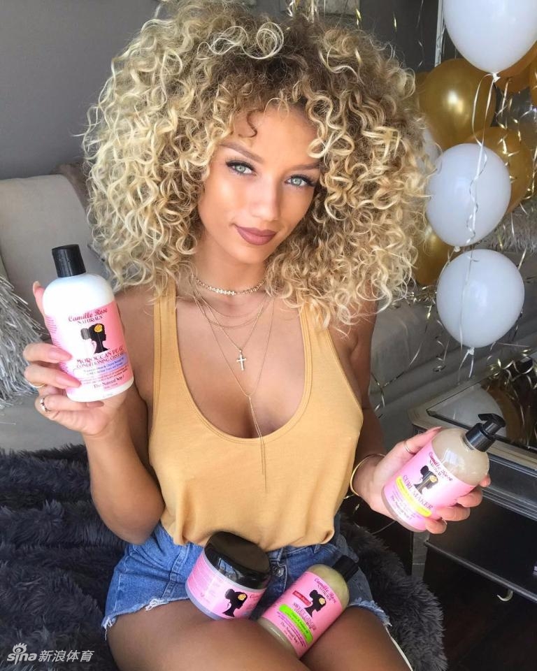 曼联大将绯闻女友火辣私房照