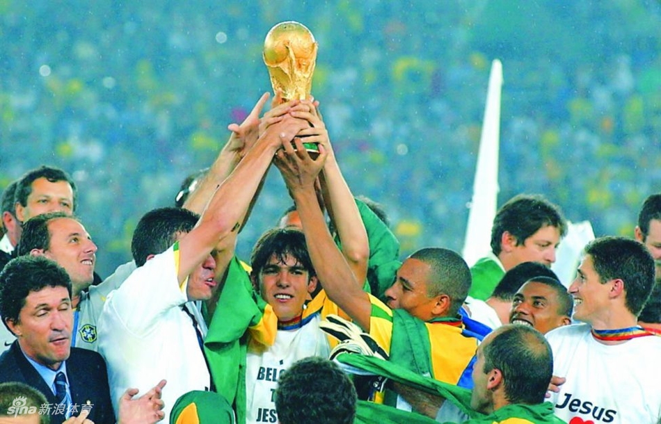 2002年，随巴西队赢得世界杯