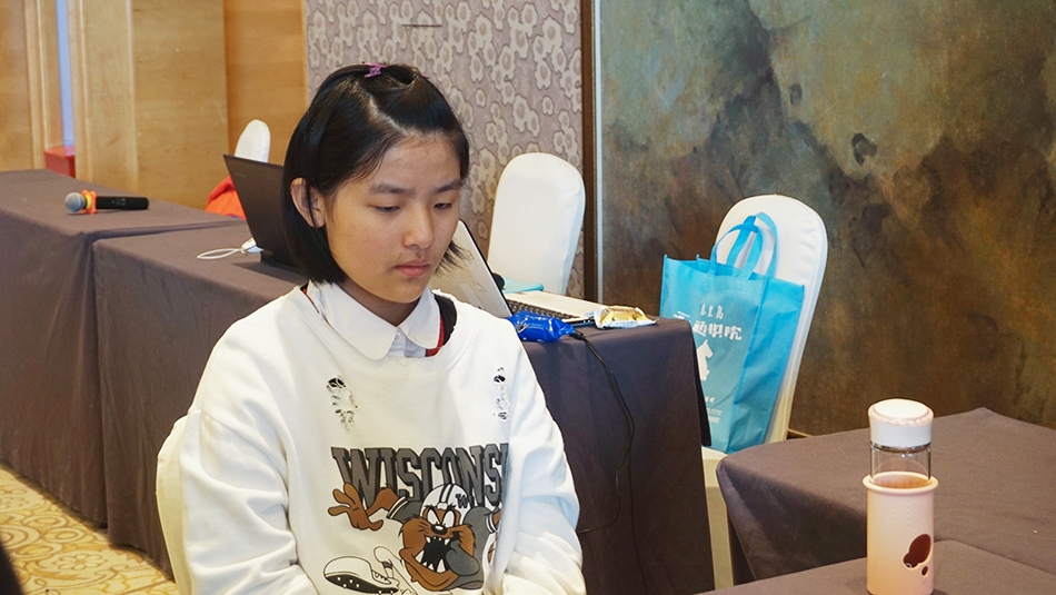 李小溪思考中