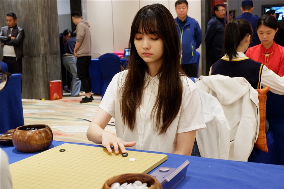 正棋谱直播女子围甲第15轮：黑嘉嘉VS芮乃伟