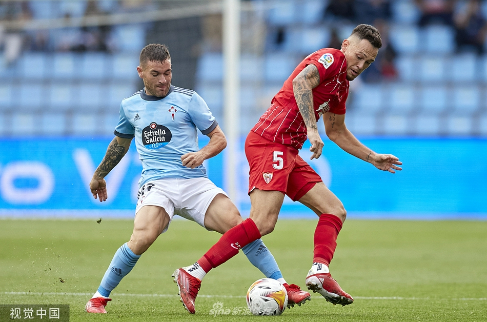 塞维利亚门将布努在门线前奋勇扑救，他舒展身体将球拒之门外，力保球门在上半场安然无恙。