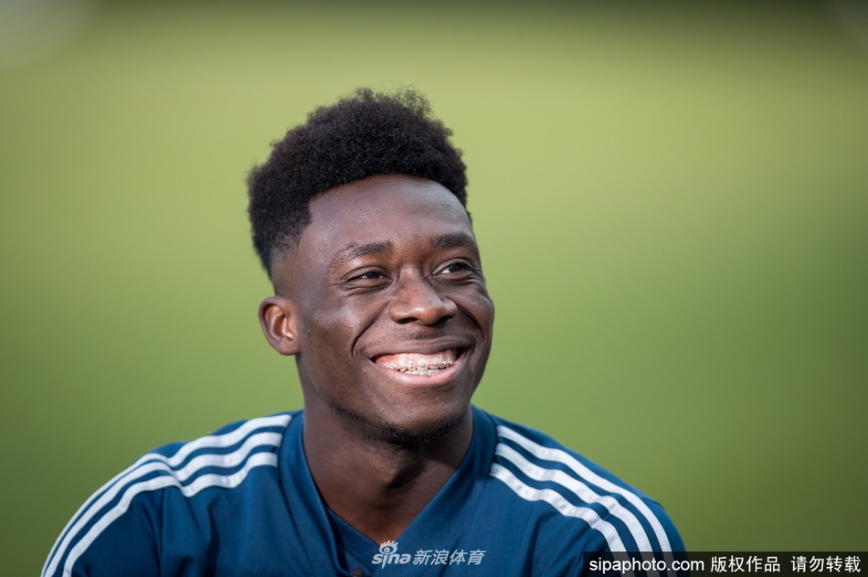 半場武漢三鎮00河南黃銳烽關鍵解圍河南0射正