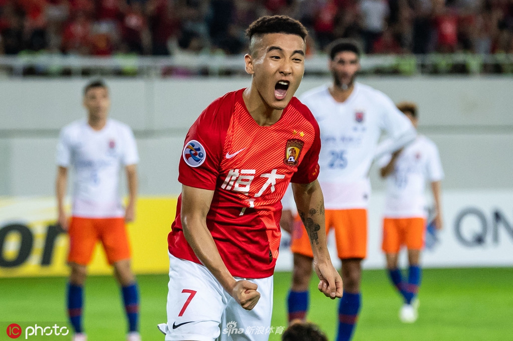 尼克斯險勝！布倫森28+5給機會，唐斯18+14裁判搶戲，拉塞爾23+7