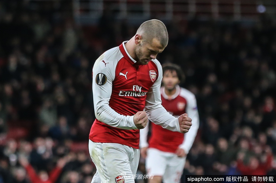 杰克·威尔希尔在训练场上全神贯注，眼神中透露出超越年龄的坚毅，汗水浸湿的头发下是对足球最纯粹的热爱与渴望