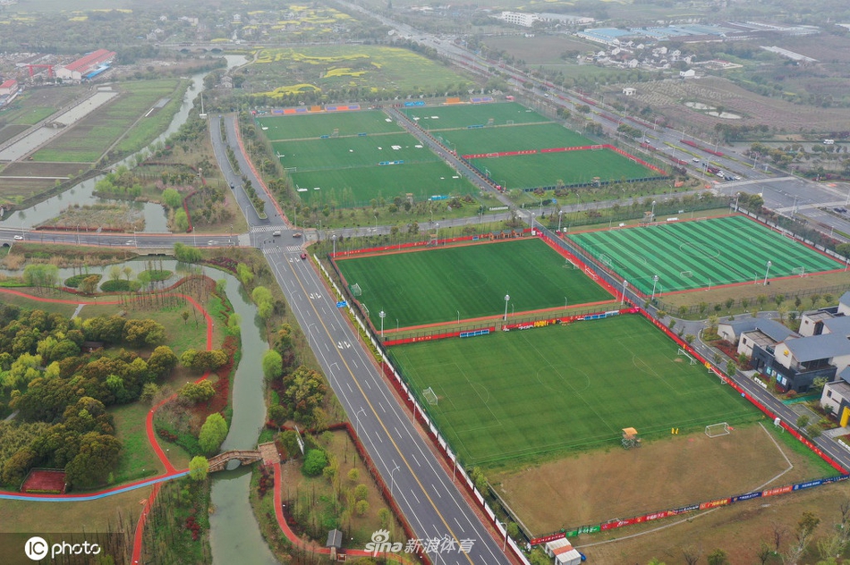 Hope也是好起来了，韩国人居然说chovy是中单Hope