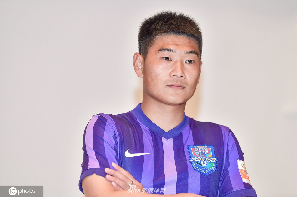 Uzi，C罗，詹姆斯，三个领域的人气王，谁最名不副实？