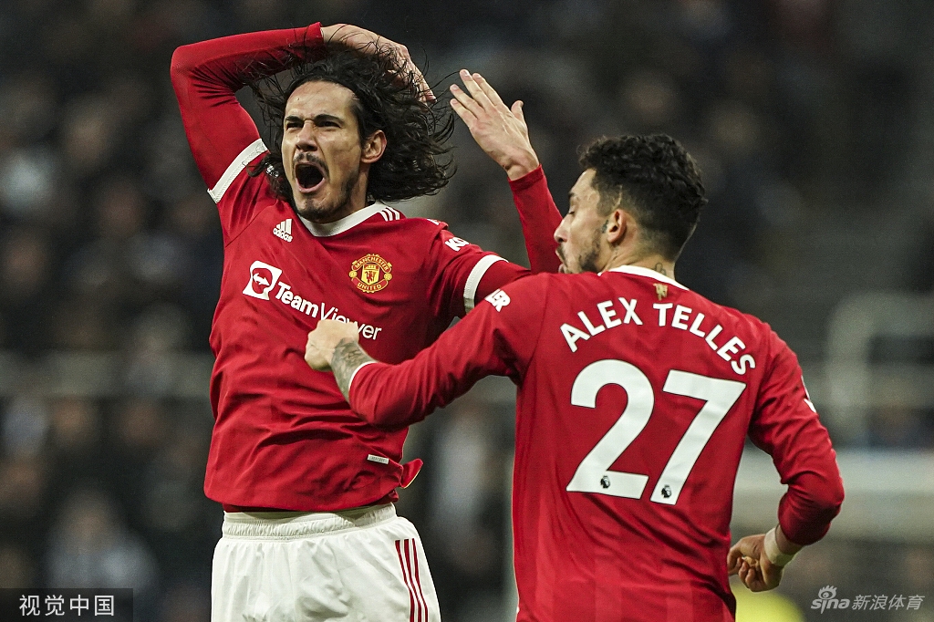 圣马克欣破门瞬间振臂狂奔，纽卡斯尔球迷看台陷入沸腾狂欢