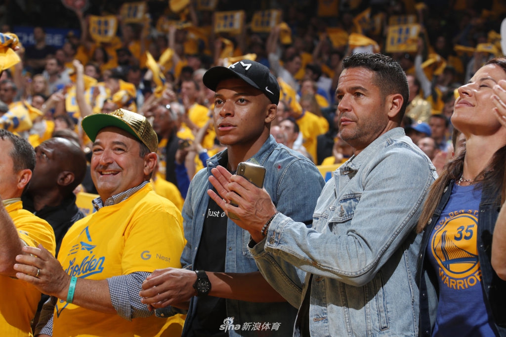 阿迪达斯清风系列