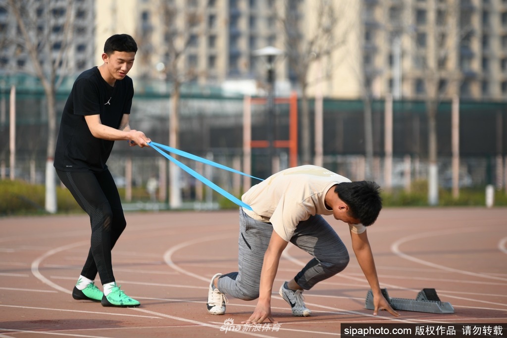 这是在疫情下的备战高考的体育生们!