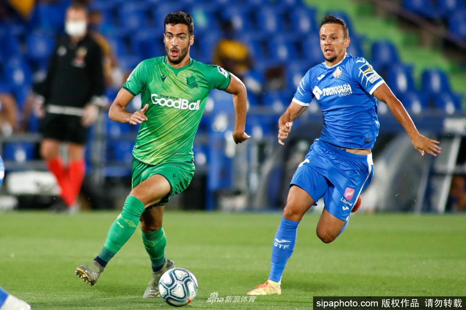 海梅·马塔点射破门瞬间，眼神坚定，足球应声入网，门将雷米洛望球兴叹