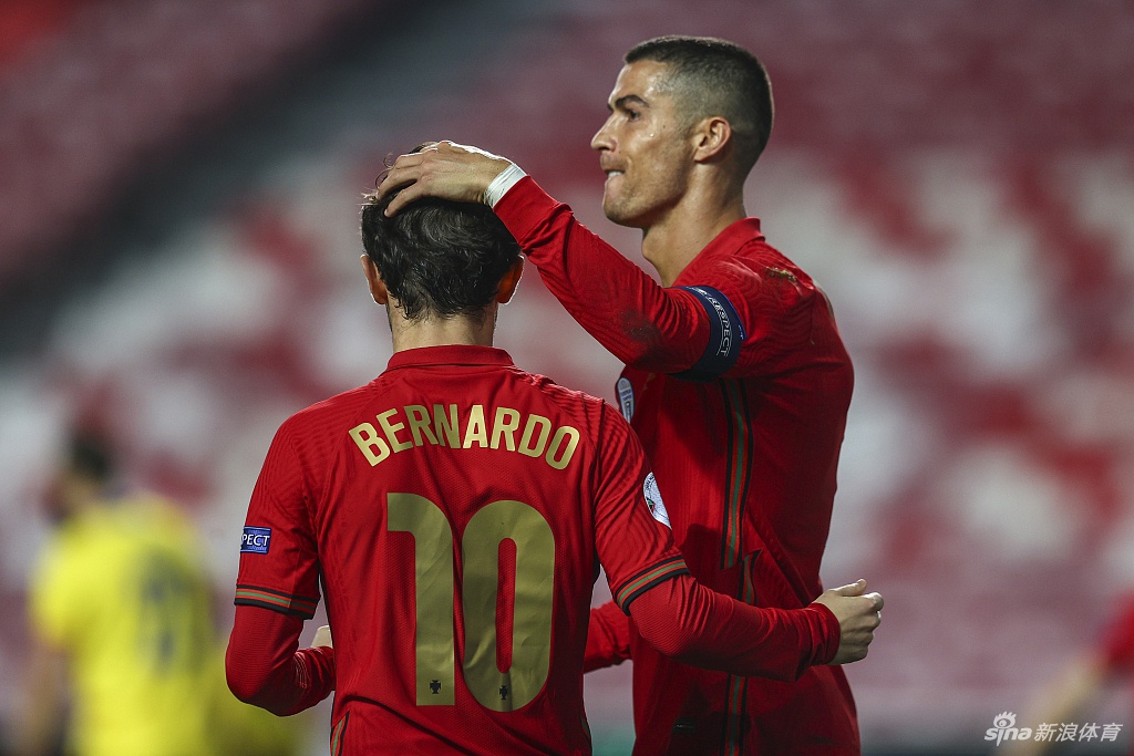 若昂·菲利克斯在禁区内舒展身体，以一记技惊四座的凌空斩为这场进球盛宴画上完美句号，年轻的马竞前锋正用行动证明自己的价值。