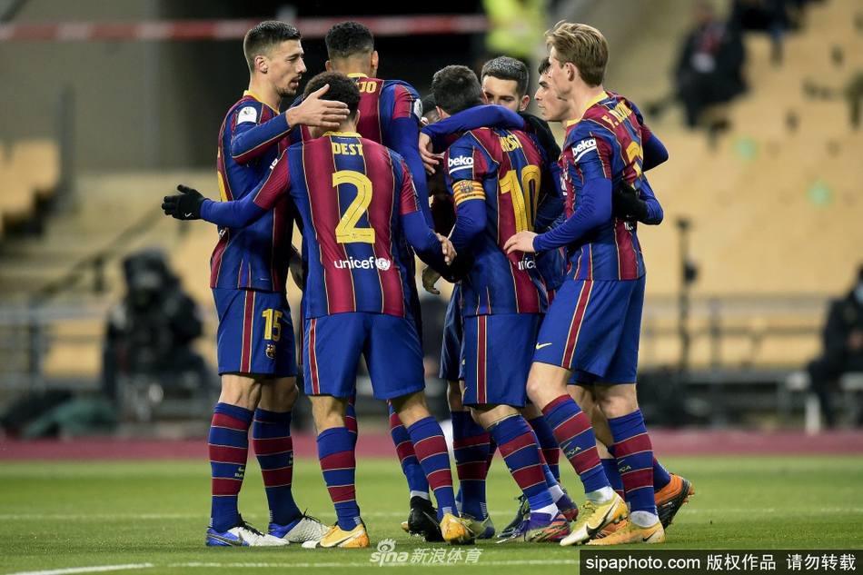 [流言板]單臂托舉劈扣！拉爾松大跨步反擊快攻跑動扣籃取得2分