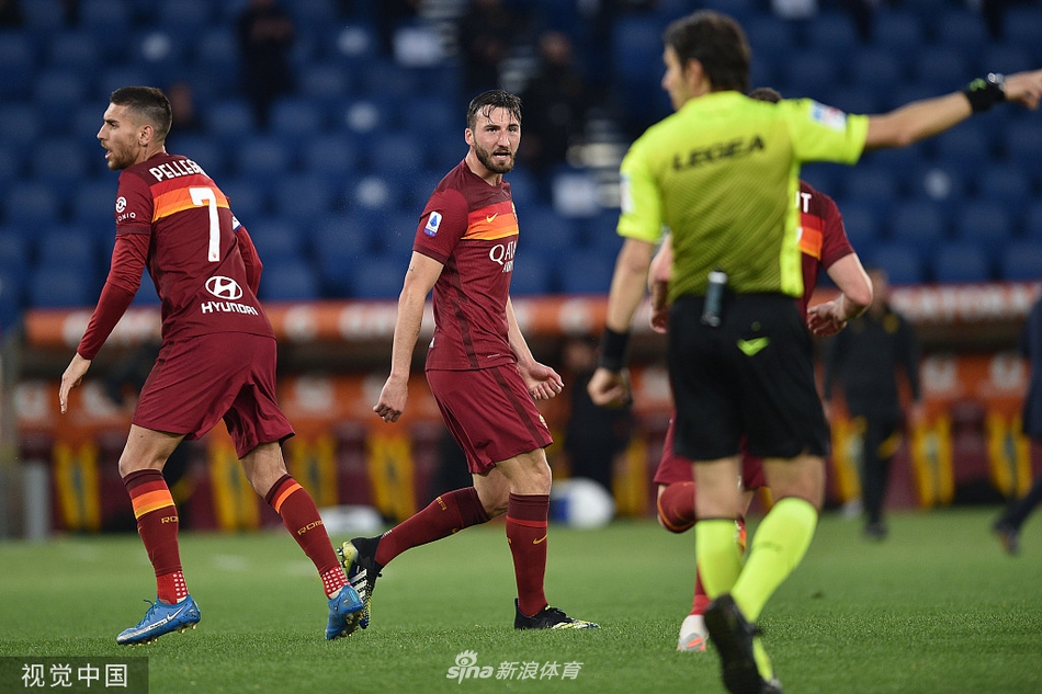 罗马中场克里斯坦特在进球后成为全场的焦点，他被队友们团团围住，大家疯狂庆祝这记石破天惊的世界波，这粒进球点燃了整个奥林匹克球场。