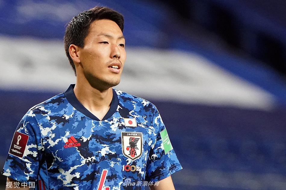 川边骏抢断对方门将的失误传球后，面对空门轻松推射，皮球缓缓滚入网窝，在他身后是无奈望球的塔吉克斯坦门将和回追不及的后卫。