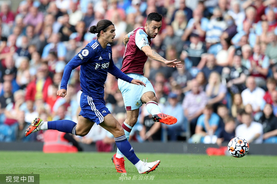 终场哨响瞬间，班福德握拳怒吼，与队友庆祝这来之不易的平局，而伯恩利球员则遗憾地瘫倒在草坪上，一喜一悲间定格了足球场上最真实的情感。