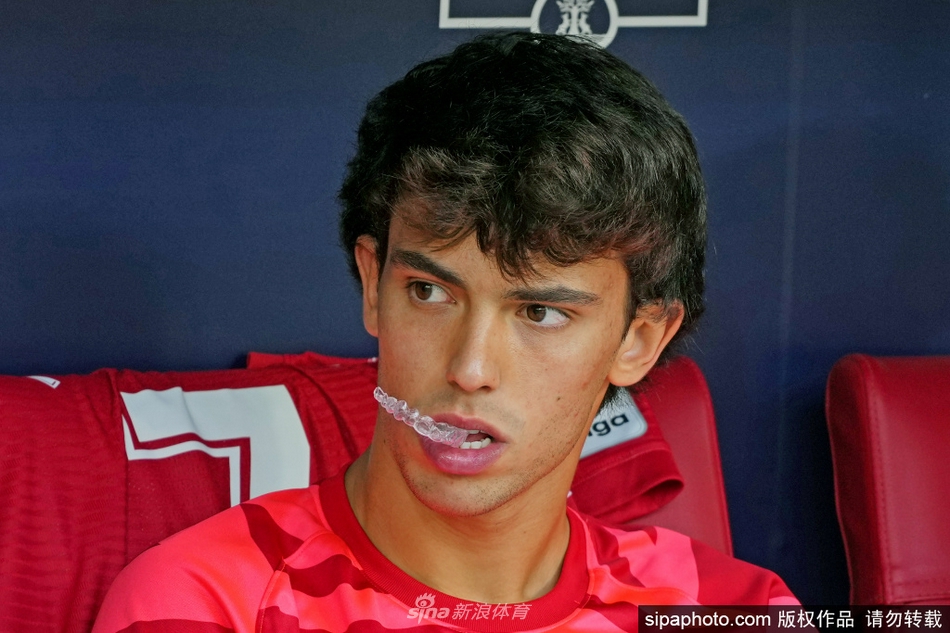 菲利克斯怒踢皮球泄愤，大都会球场夏夜的风见证了他的悔恨