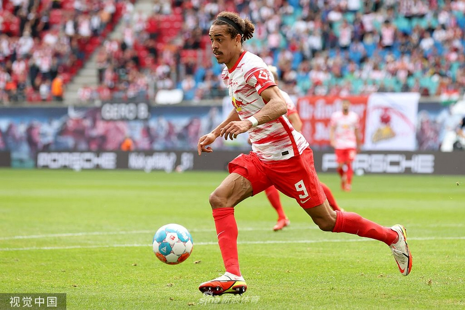 波尔森门前推射得分瞬间，这是他本赛季首次首发即收获的宝贵进球