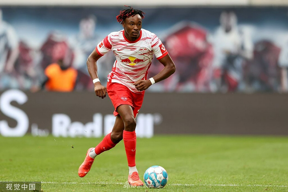 恩昆库梅开二度，禁区内铲射破门，本场个人独中两元闪耀全场