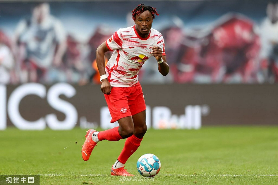 福斯贝里主罚点球瞬间，他冷静推射左下角为球队再下一城