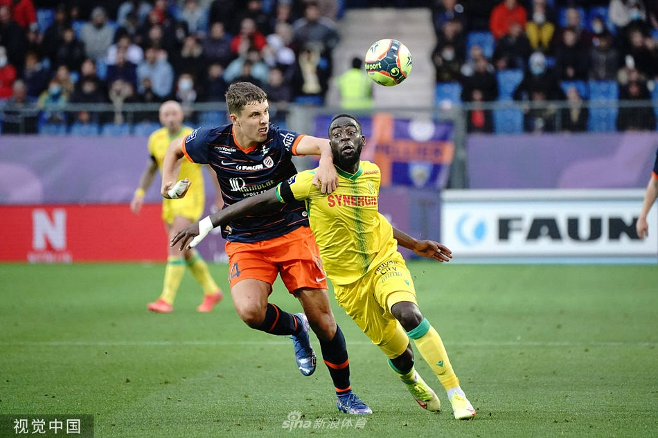 蒙彼利埃的铁血防线筑起铜墙铁壁，让南特的攻击群一次次无功而返，门将奥姆林如释重负地将球抱在怀中