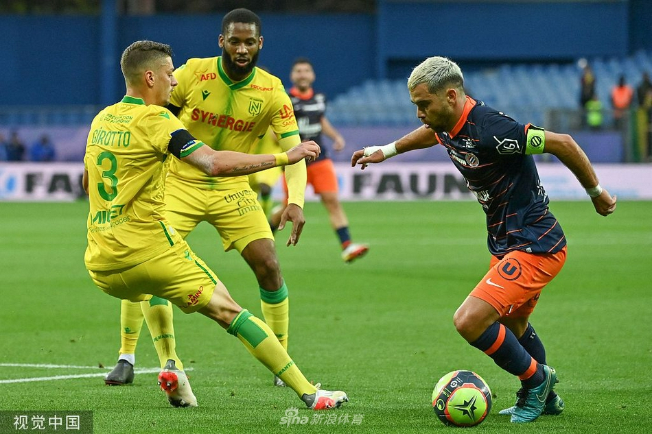 南特门将拉冯高接低挡，化身勇敢的守望者，一次次拒绝主队的猛烈攻势，却终究无法阻挡命运之球的两次转折