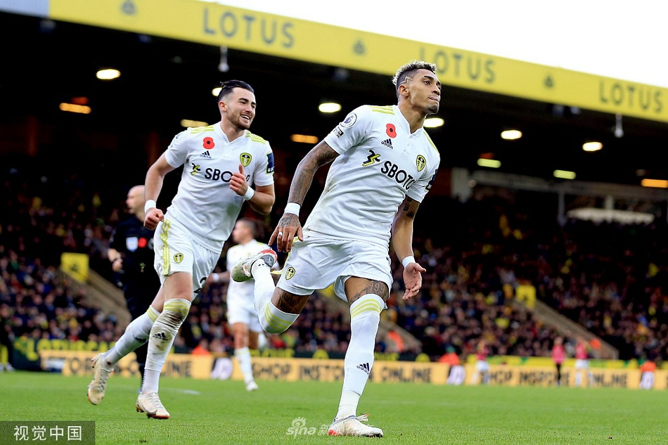 诺维奇年仅19岁的中卫安德鲁·奥莫巴米德尔高高跃起，力压利兹联防守球员，以一记势大力沉的头槌攻门，皮球狠狠砸入网窝