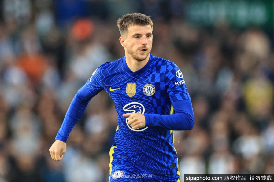 芒特在比赛中劲射破门，足球如出膛炮弹般直挂球门死角，对方门将鞭长莫及。