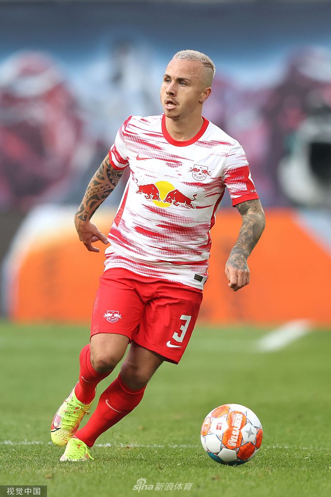 穆基勒上半场补时阶段低射破门，将半场比分锁定为三比零