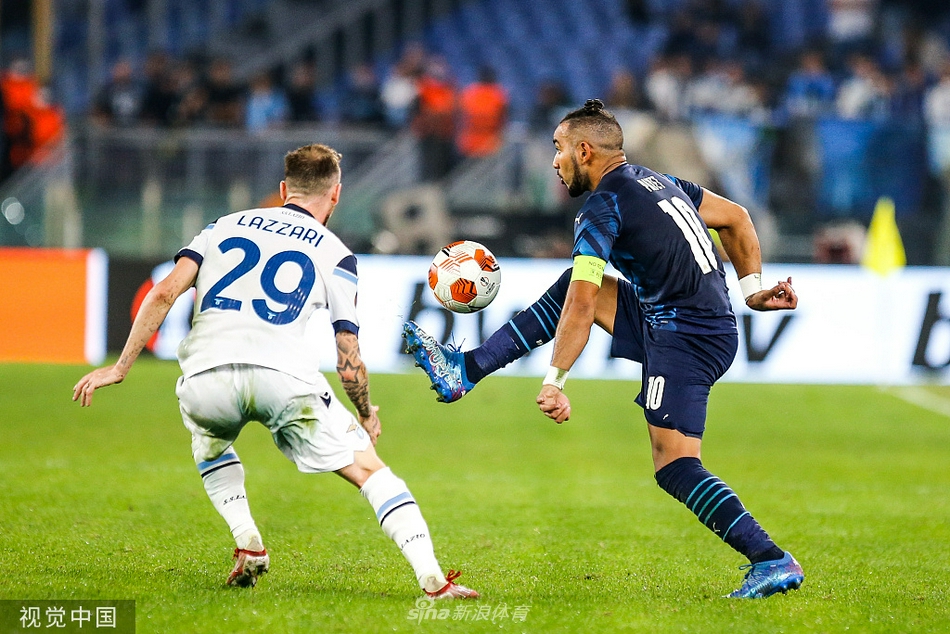 终场哨响后，两队球员神情复杂，或叉腰喘息，或低头沉思，平局的结果让双方都难言满意。