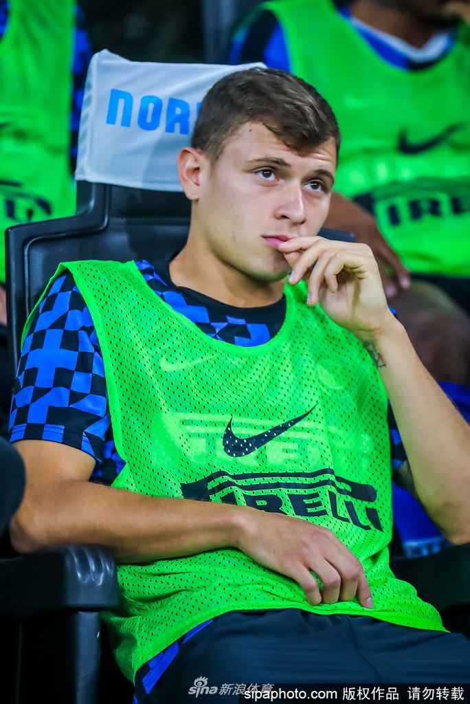 阿根廷“王子”米利托在禁区内冷静地扣过拜仁中卫范比滕，右脚推射远角，皮球应声入网。在他身后，是绝望倒地扑救的布特，整个伯纳乌的焦点都凝聚在这个一剑封喉的蓝黑射手身上，这一球彻底杀死了决赛的悬念。