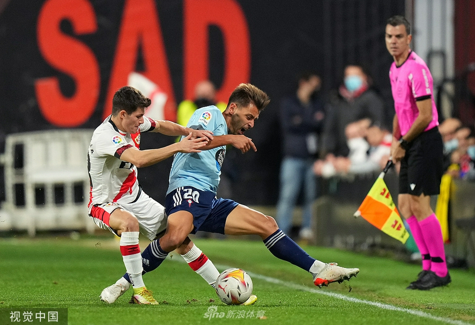 塞尔塔门将迪图罗在门前反应神速，以一记舒展的侧扑拒绝了对手近在咫尺的射门，他的指尖触碰到了足球，也触碰到了球队的希望。