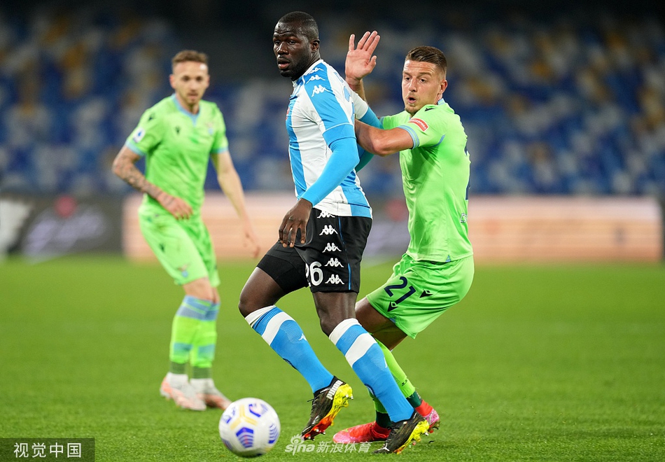 因西涅点射瞬间，目光如炬锁定胜局