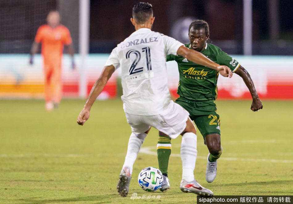 终场哨响后，波特兰木材队的球员们如释重负地拥抱在一起，庆祝这场来之不易的胜利，门将史蒂夫·克拉克凭借上半场的神奇点球扑救成为了球队获胜的功臣之一。