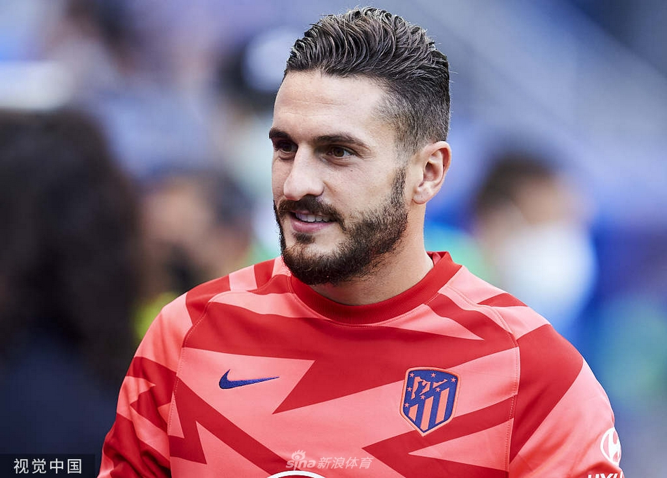 格列兹曼在对方禁区内无奈地摊手，皮球早已被破坏，他整场比赛都未能觅得射门机会，这位法国球星度过了一个难忘的夜晚。