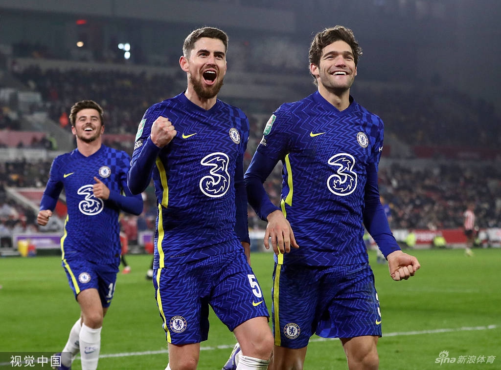 若日尼奥点球一蹴而就，冷静施射洞穿球门，为切尔西打破僵局。