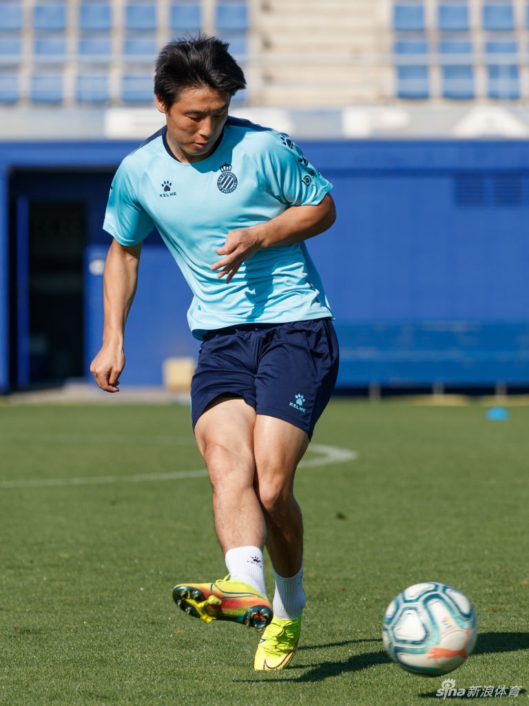 http://n.sinaimg.cn/sports/2_img/upload/cf0d0fdd/192/w768h1024/20200525/729c-itzixrt0237597.jpg