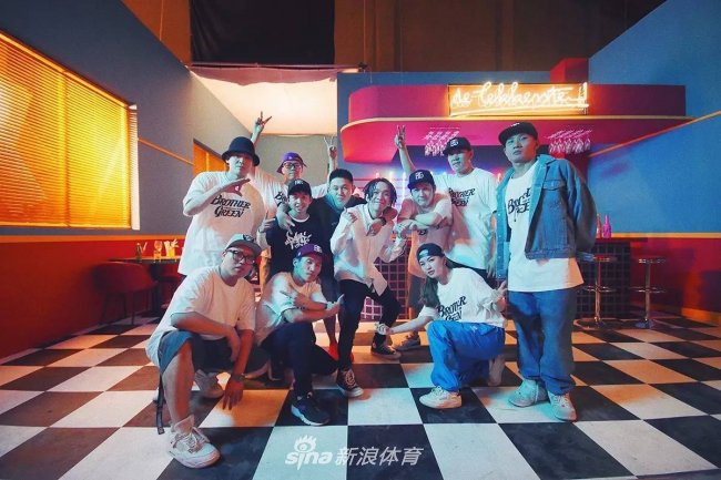 中国有嘻哈 穿球鞋的歌手才够嘻哈