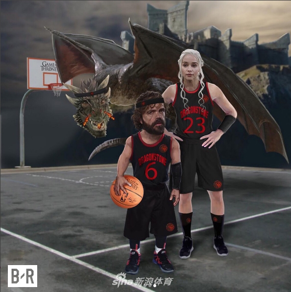 风暴降生丹妮莉丝驾驭卓耿，龙焰在她身后翻腾，铁王座之争的绝对主宰者目光如炬