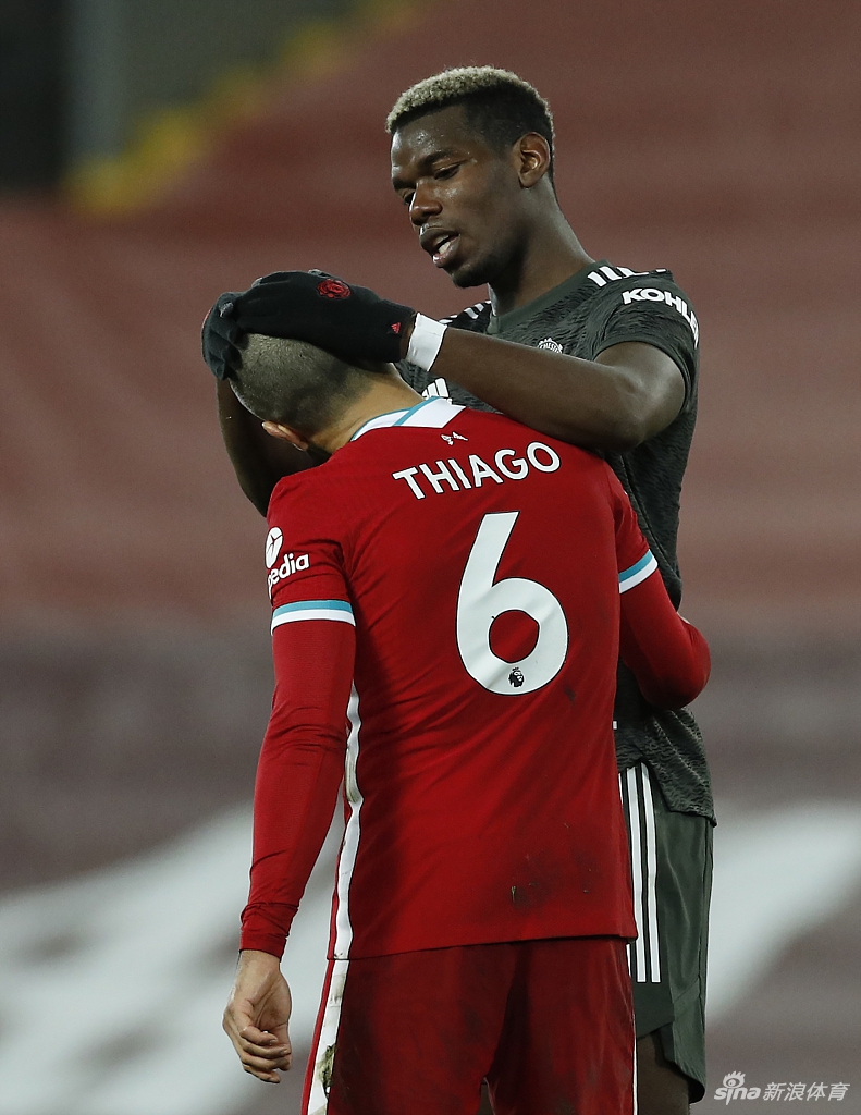 利物浦门神阿利森完成关键扑救后激情怒吼，他本场比赛的高光表现是利物浦能够保持球门不失的最大功臣，力保球队在双红会中拿到一分。