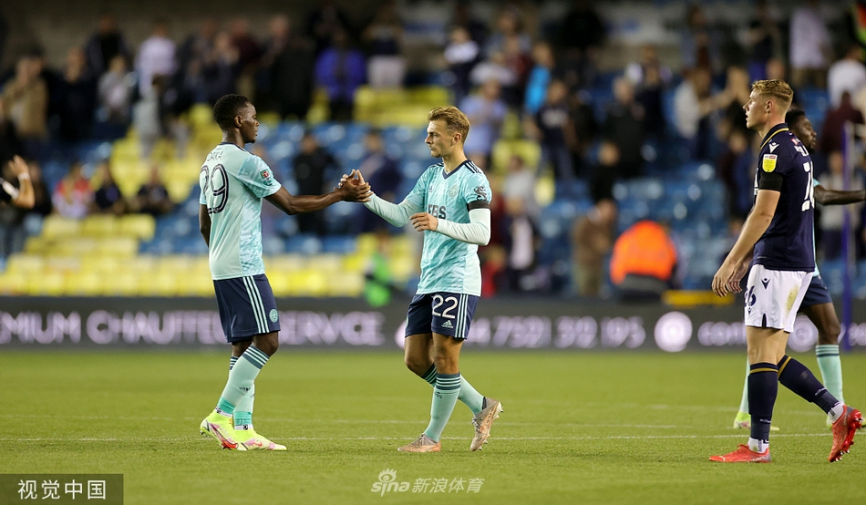 伊希纳乔劲射破门瞬间，皮球呼啸着飞向球门，门将奋力伸展身体却已鞭长莫及