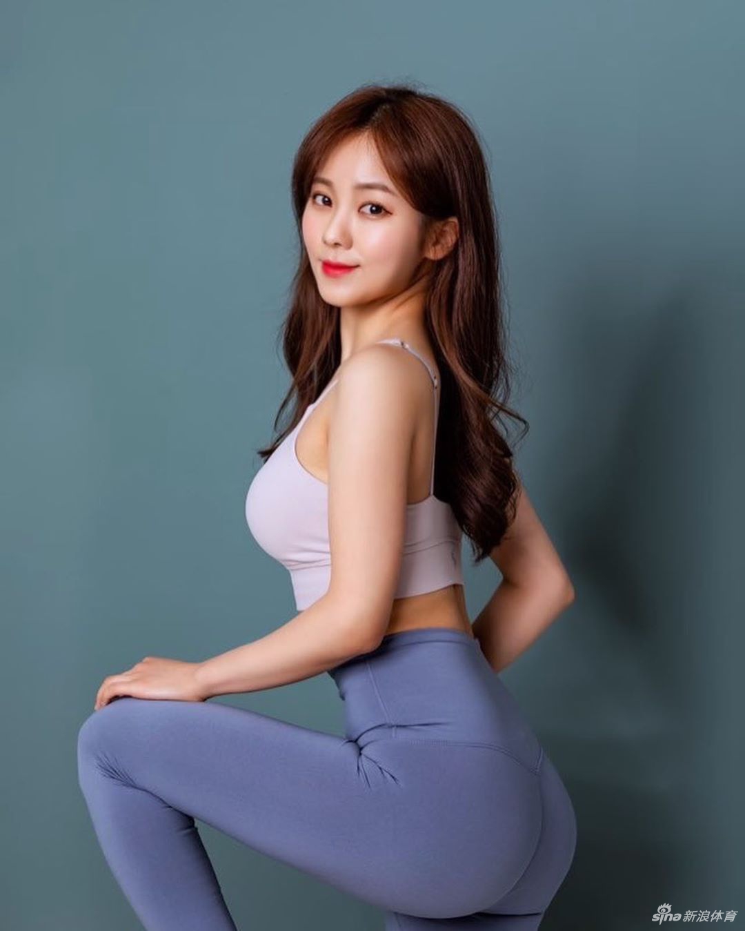 健身美女颜值 身材双爆表 看她运动相当养眼_高清图集