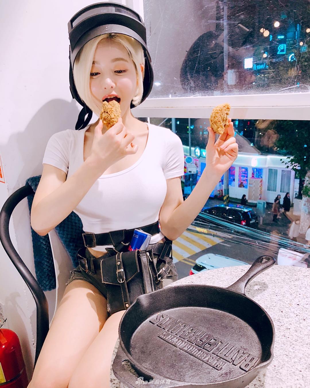 韩国超红dj代言吃鸡游戏变电竞火辣女神
