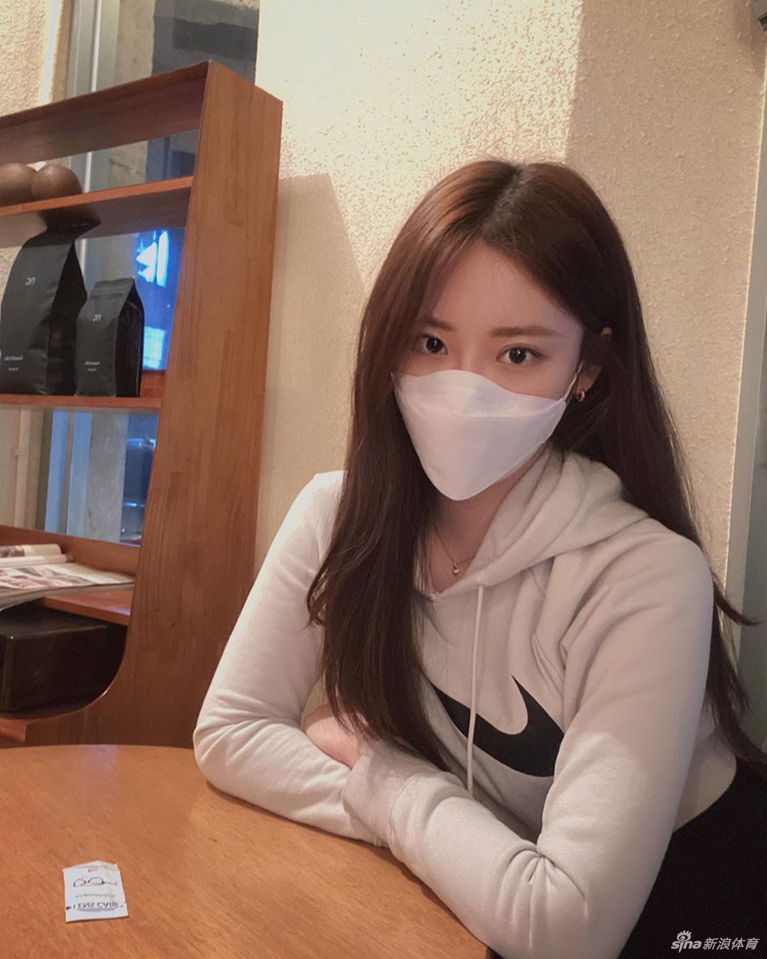 健身美女戴口罩坚持锻炼 这身材什么水平