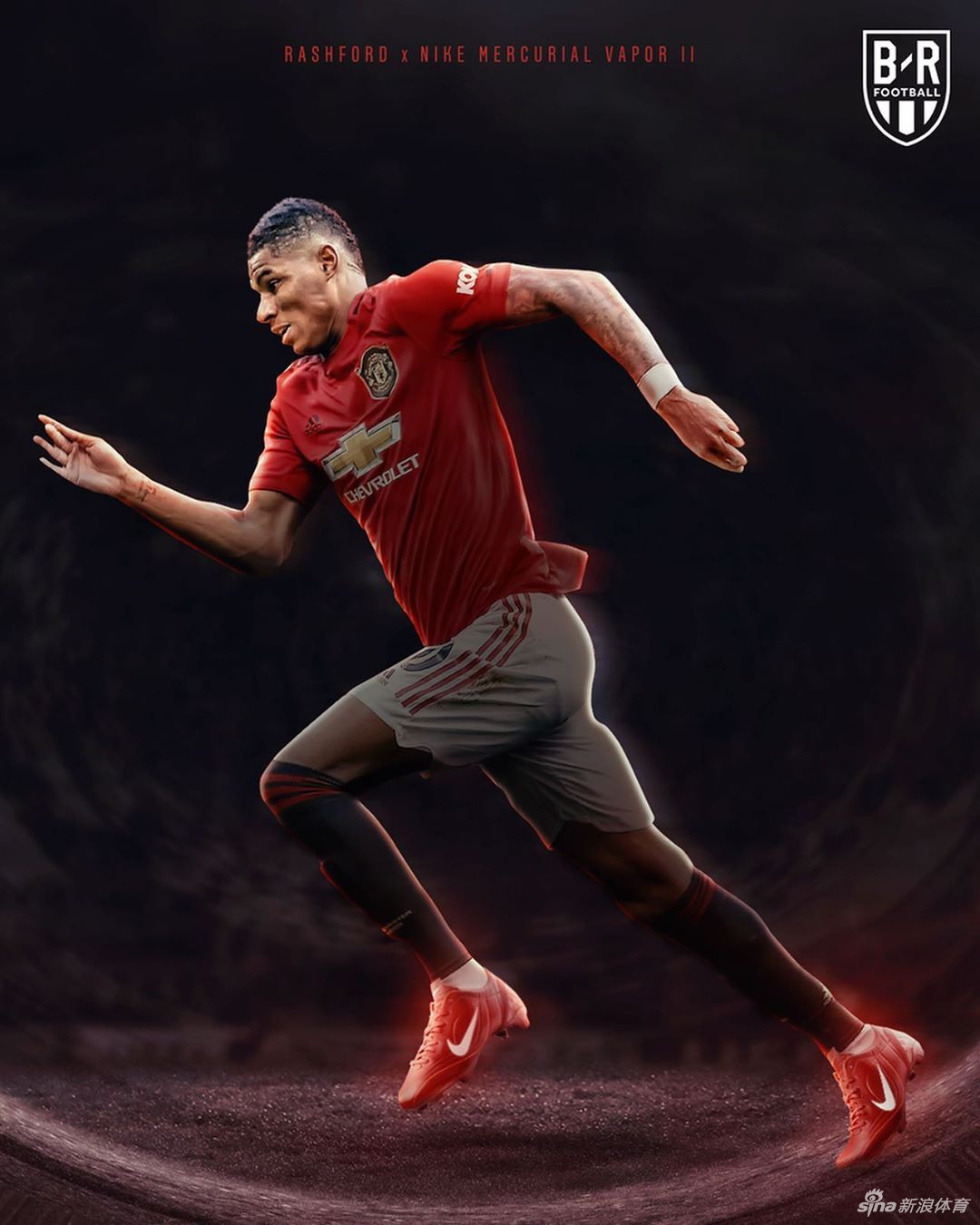 经典的阿迪达斯猎鹰战靴静静陈列，标志性的折叠鞋舌仿佛在诉说着贝克汉姆与齐达内往日的荣耀与精湛的弧线。