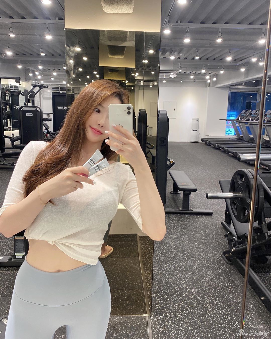 网红美女爱泡健身房运动锻炼这身材什么水平