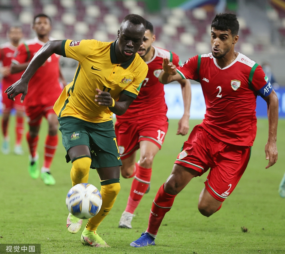 马比尔破门瞬间，眼神专注，左脚怒射如出膛炮弹